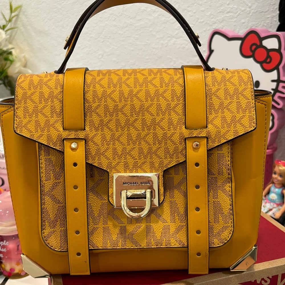Michael Kors purse